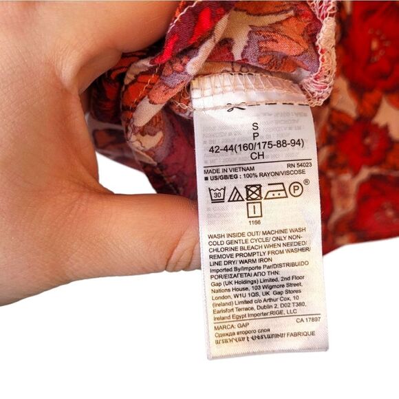 Gap Women's Red Floral Long Sleeve Pintuck Blouse Size S - Picture 4 of 6